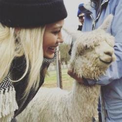 Hilary Duff and Ivan the Alpaca (c) Instagram 