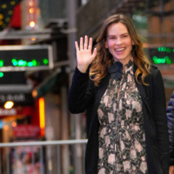 Hilary Swank is pregnant with twins