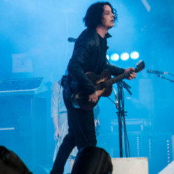 Jack White gets engaged and married at his concert