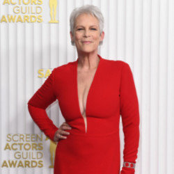 Jamie Lee Curtis has praised Pamela Anderson for going without make-up