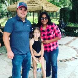Jamie Lynn Spears' daughter Maddie with the first responders via Instagram (c)