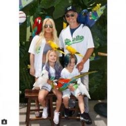 Jessica Simpson and family (c) Instagram