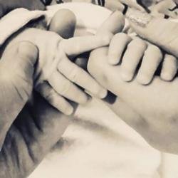 Johnny Galecki, Alaina Meyer and their baby son (c) Instagram