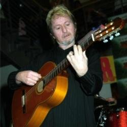 Jon Anderson performing with Yes in 2004