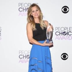 Kaley Cuoco with her People's Choice award