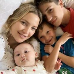 Kate Hudson and her three children (c) Instagram 