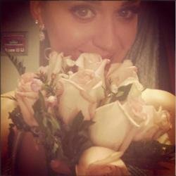Katy Perry with the wedding bouquet (c) Instagram