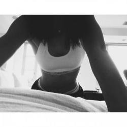 Kendall Jenner poses in Calvin Klein underwear (c) Instagram 