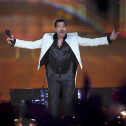 Lionel Richie postponed his NYC concert because his aircraft couldn't land in the bad weather