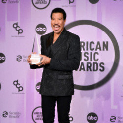 Lionel Richie won the Icon Award at the AMAs