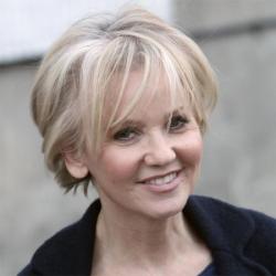 Lisa Maxwell is reaching out to help other people