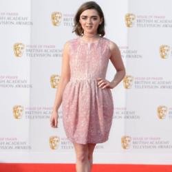 Topless pictures of Maisie Williams leak online