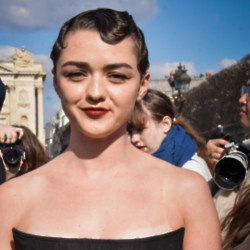 Maisie Williams has no relationship with her dad