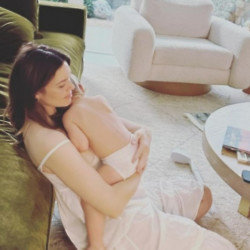 Mandy Moore snuggles with Gus as she waits for baby number two (C) Mandy Moore/Instagram