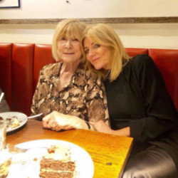 Michelle Collins and her mother (c) Instagram