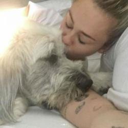 Miley Cyrus and Dora (c) Instagram