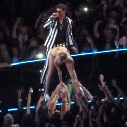 Miley Cyrus and Robin Thicke performing at the 2013 VMAs