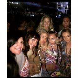 Miley Cyrus, Elsa Pataky and friends (c) Instagram