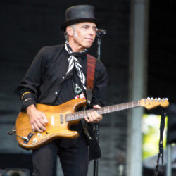 Nils Lofgren joins Neil Young in boycotting Spotify