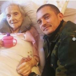 Orlando Bloom and his grandma (c) Instagram
