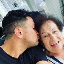 Peter Andre and his mother Thea (c) Instagram