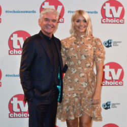 Phillip Schofield and Holly Willoughby had a boozy Dancing On Ice ad break