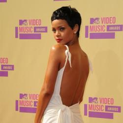 Rihanna shows off her toned back