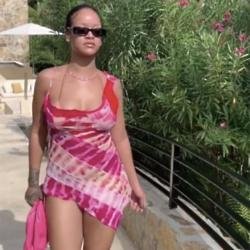 Rihanna's pink dress (c) Instagram