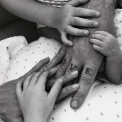 Robbie Williams, Ayda Field and their three children (c) Instagram