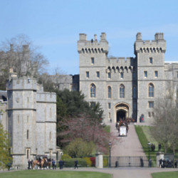 Royal Horse Artillery arrives at Windsor Castle