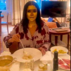 Salma Hayek eats chicken soup during beauty routine (C) Salma Hayek/Instagram