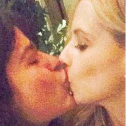 Sarah Michelle Gellar kissing Selma Blair