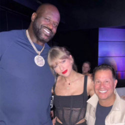 Shaquille O'Neal, Taylor Swift, and Jamie Salter at the Super Bowl (c) Instagram