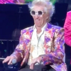 Sir Rod Stewart has taken another cheeky dig at his long-time pal Sir Elton John by doing an impersonation of him on stage