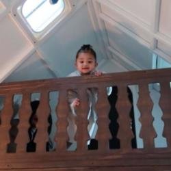 Stormi in her new playhouse (c) YouTube