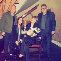 Taylor Swift and the Universal team 