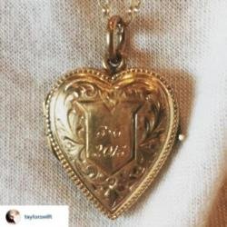 Taylor Swift's gold locket (c) Instagram/Taylor Swift
