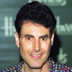 Uri Geller thinks that aliens are watching over Earth