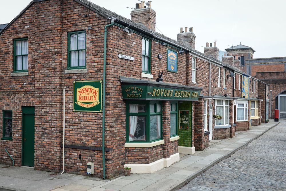 Coronation Street to resume filming without kissing scenes or older cast