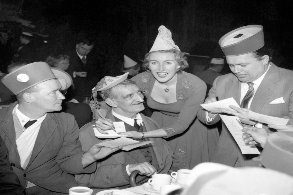 Vera Lynn: Forces sweetheart who stirred the hearts of millions