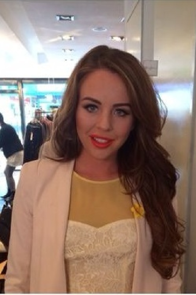 Follow the step-by-step to get this gorgeous beauty look of Lydia Bright
