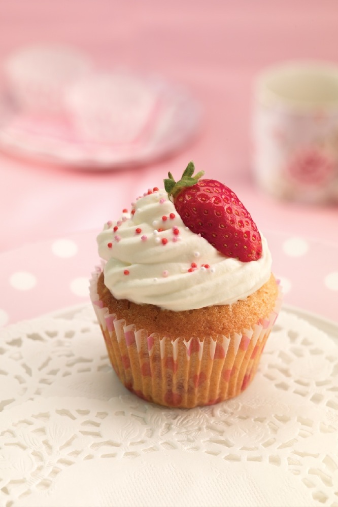 Strawberries and Cream Cupcakes 