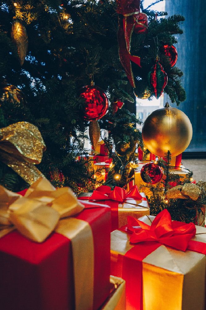 Giving gifts can feel so rewarding / Picture Credit: Unsplash
