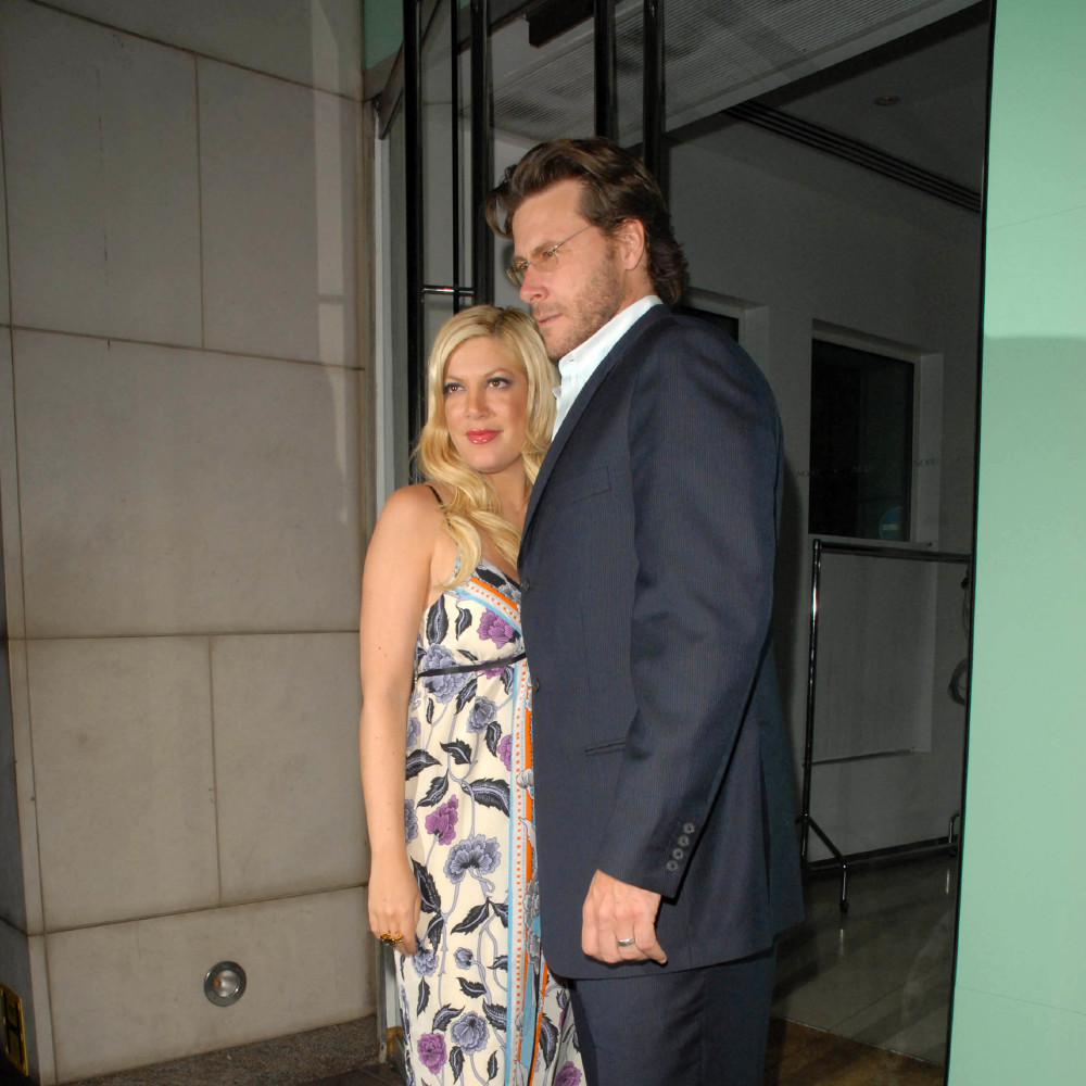 Tori Spelling and Dean McDermott (Credit: Famous)