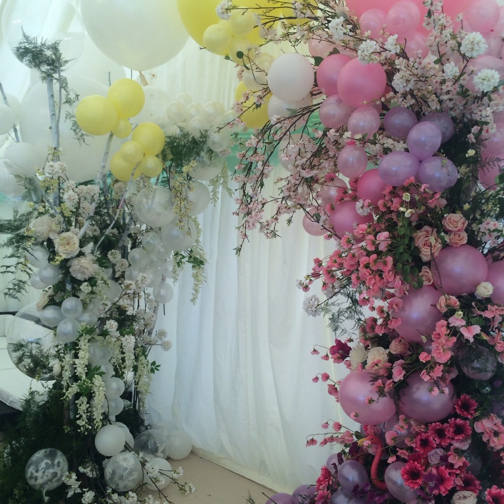 Blow wedding guests away with balloon décor- Top tips for using