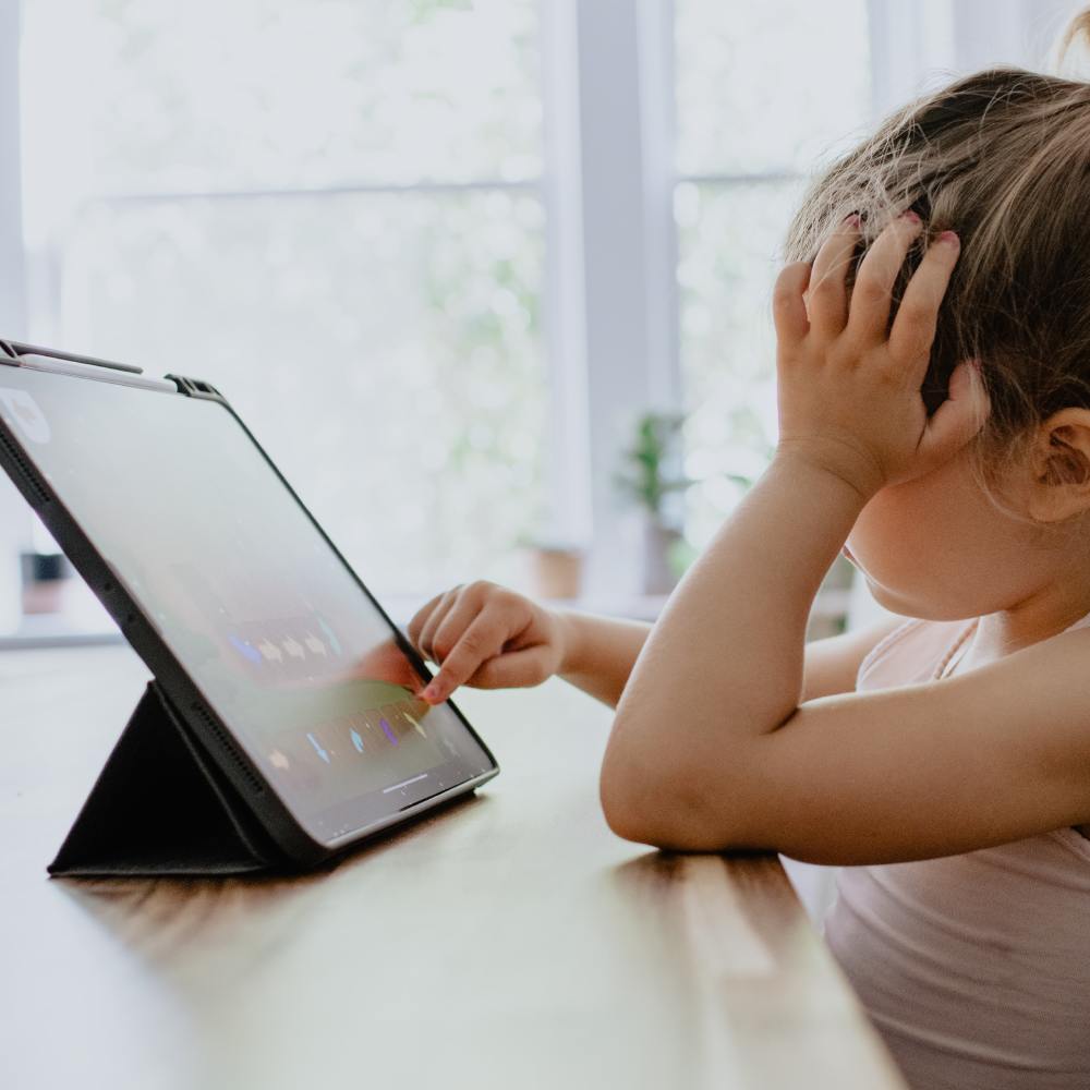 Protect your child from online bullying / Photo credit: Unsplash