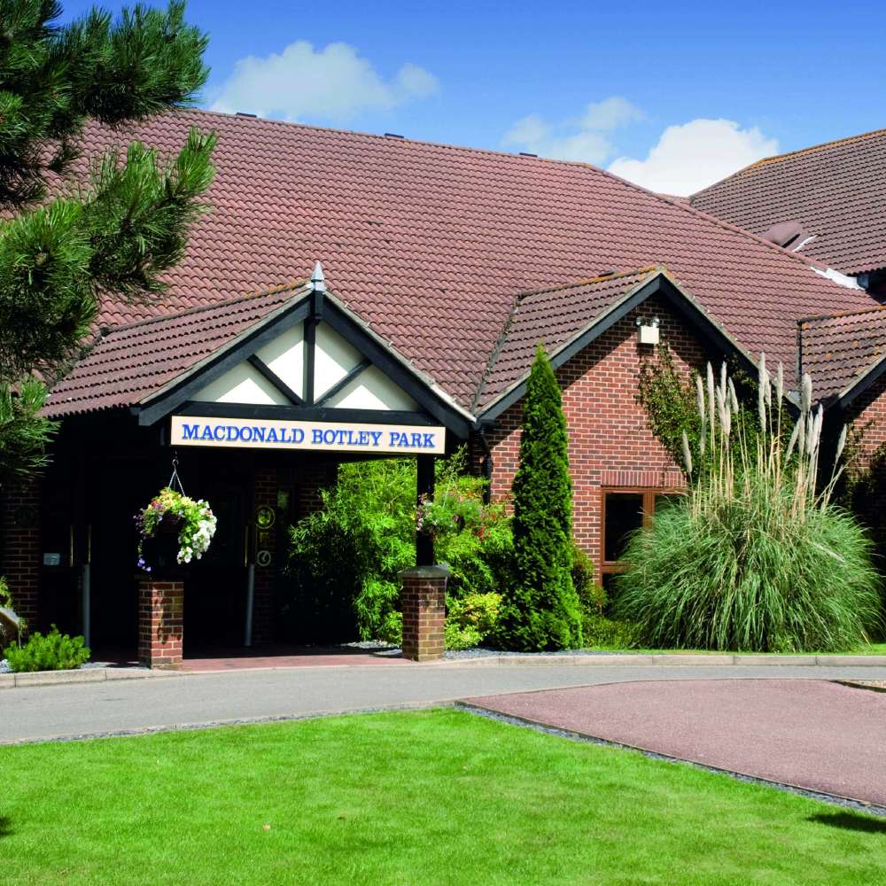 The welcoming entrance at the Macdonald Botley Park Hotel