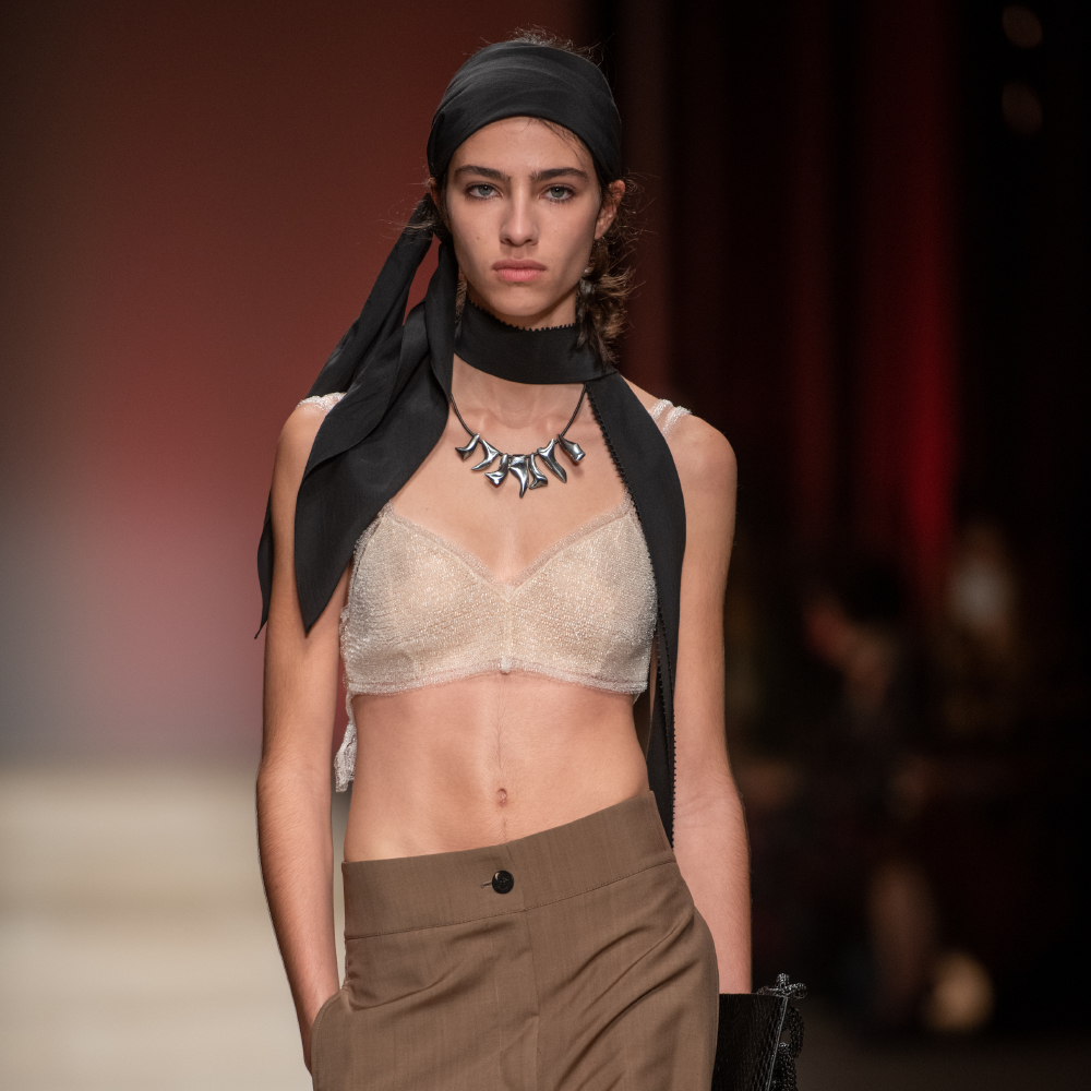 2022 trends Baggie Trousers & bare midriffs