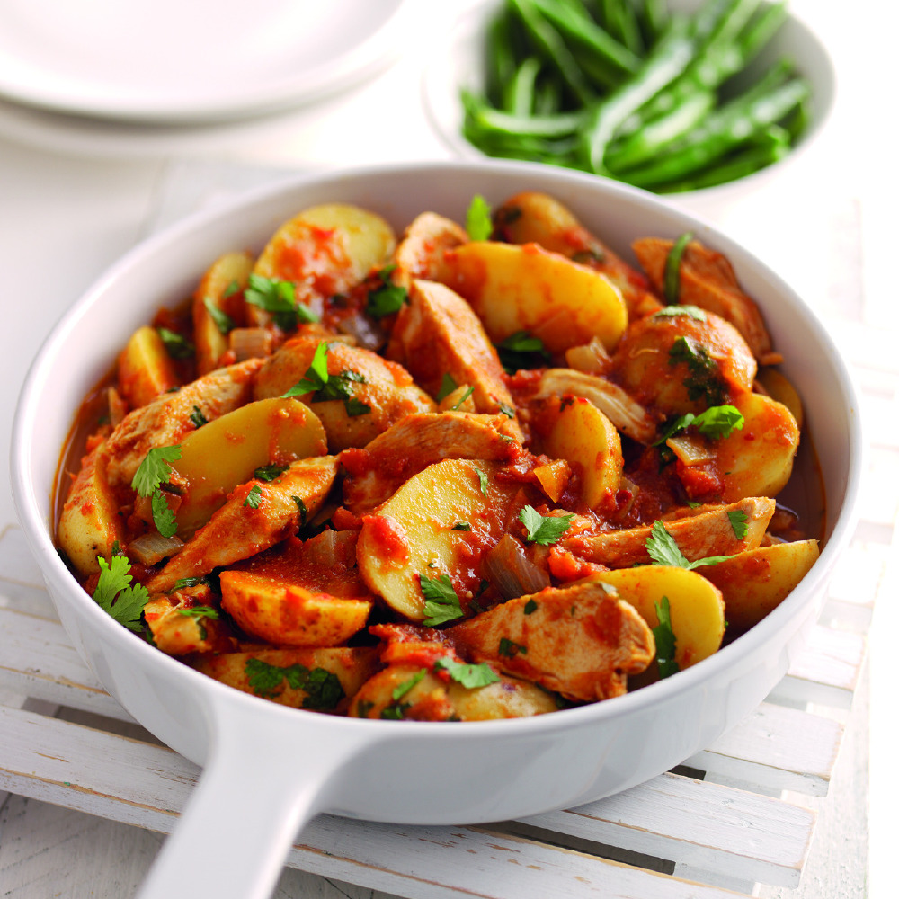 Spicy potatoes with chicken and tomato