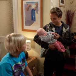 Gail allows David to see Max and Lily in secret / Credit ITV